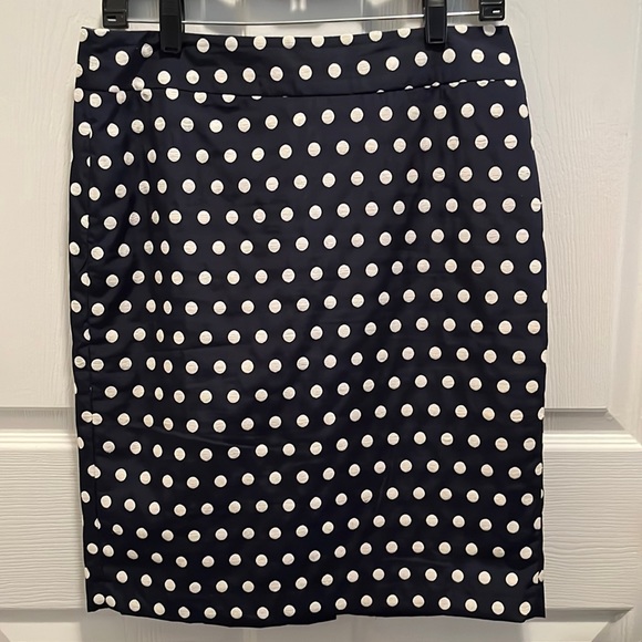 Two (2) piece Ann Taylor size 6 (skirt) - Picture 1 of 2
